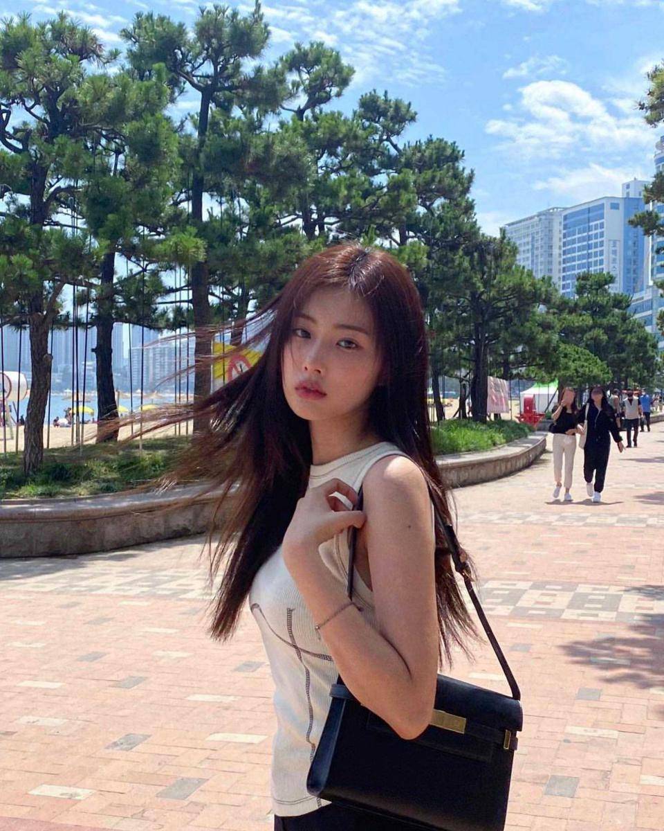 potret Kang Hye Won (instagram.com/hyemhyemu)