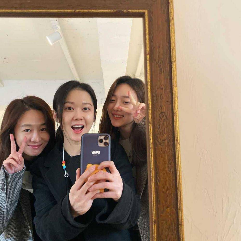 Jang Nara bersama teman-temannya. (ig/nara0318)
