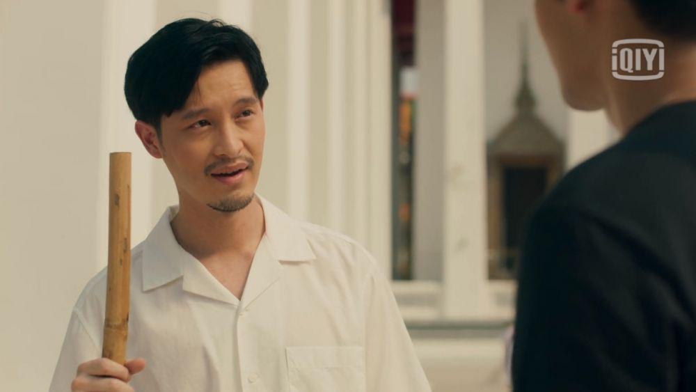 Gap Thanavate dalam cuplikan serial KinnPorsche. (dok. iQIYI/KinnPorsche The Series)