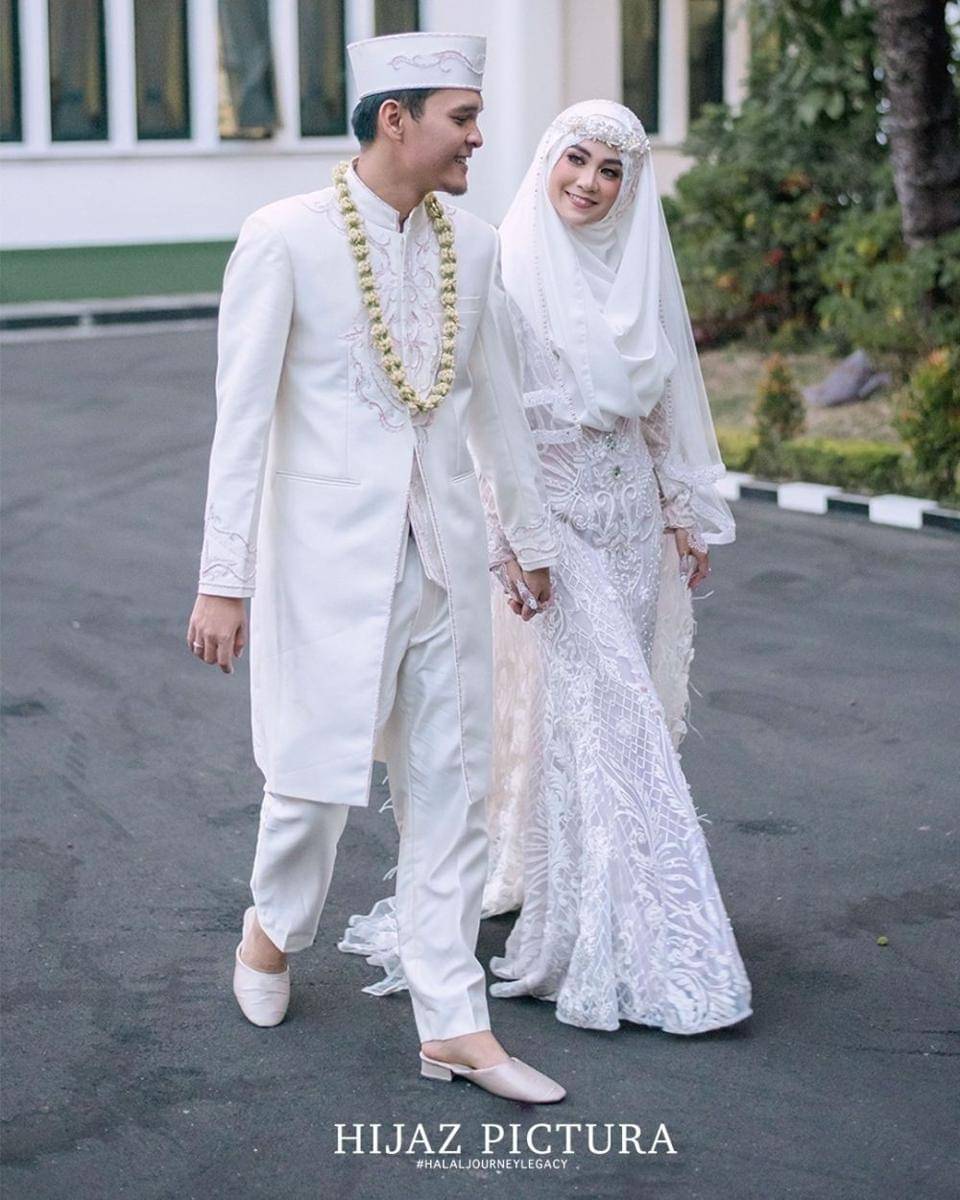Dress pernikahan Annisa Rahma (instagram.com/hijazpictura)