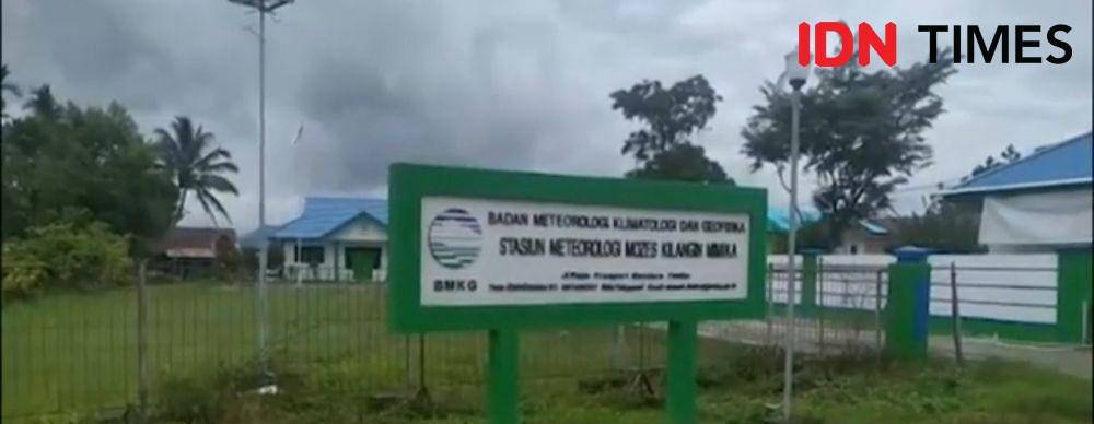 Papan nama Kantor Badan Meteorologi Klimatologi dan Geofisika (BMKG) Stasiun Meteorologi Mosez Kilangin Timika IDN Times/ Ricky Lodar
