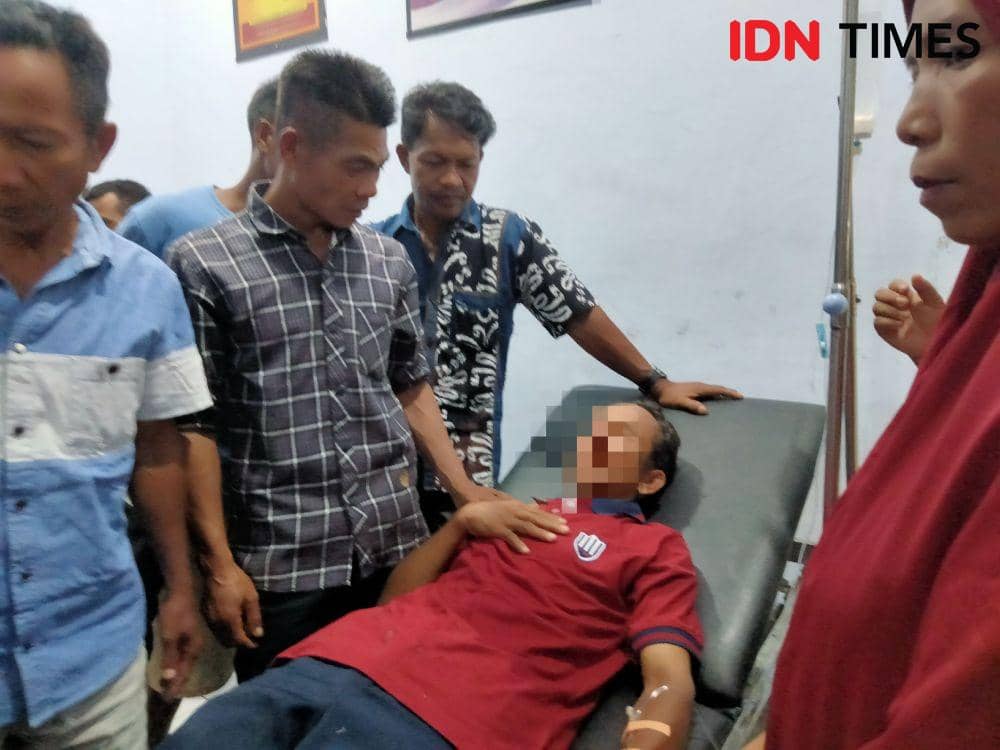 Korban lagi dirawat di Puskesmas Soromandi. (IDN Times/Juliadin)