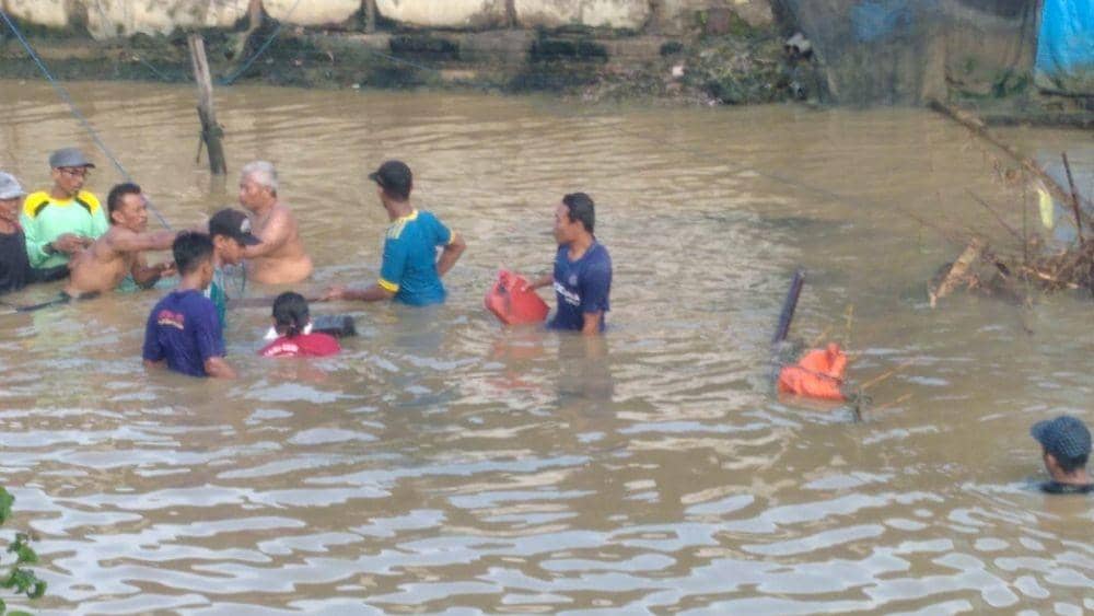Puluhan perahu nelayan Lamongan rusak akibat diterjang banjir bandang. Dok Istimewa