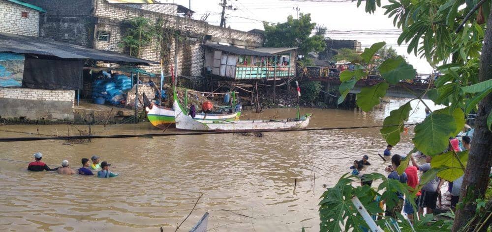 Puluhan perahu nelayan Lamongan rusak akibat diterjang banjir bandang. Dok Istimewa