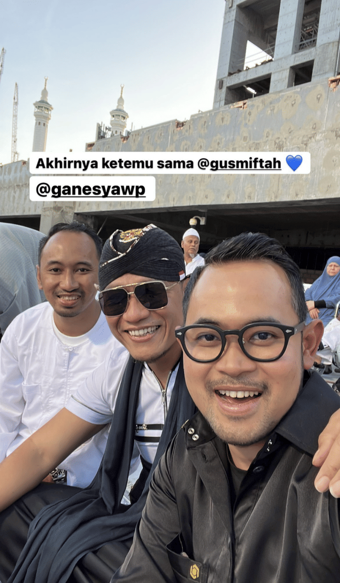 momen Shandy Purnama Sari dan Gilang Juragan99 naik haji (instagram.com/juragan_99)