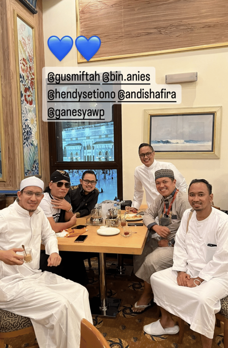 momen Shandy Purnama Sari dan Gilang Juragan99 naik haji (instagram.com/juragan_99)