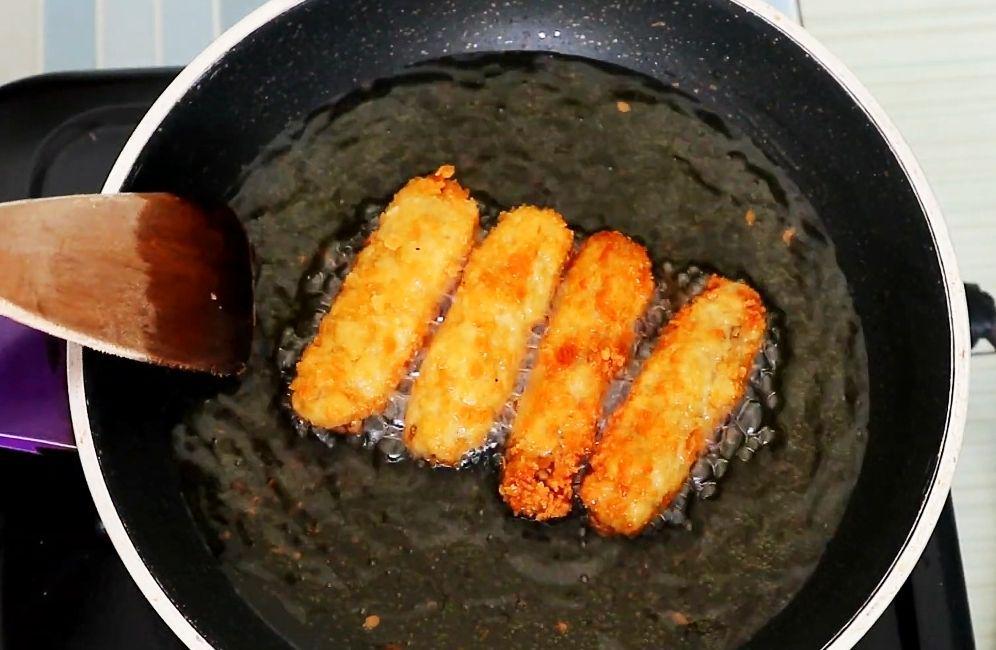 Ilustrasi menggoreng Nugget Kitkat (YouTube.com/Dapur Luar)