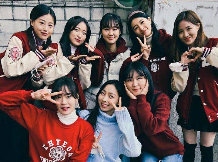 Suzy dan pemeran pendukung drama Anna saat di balik layar (instagram.com/skuukzky)