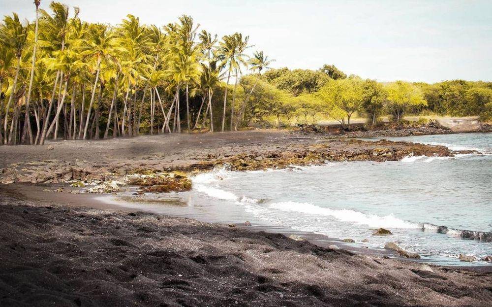 Punalu’u Beach (instagram.com/stinabaatnes)