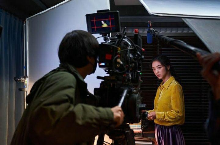 Tang Wei di balik layar Decision to Leave (instagram.com/cjenmmovie)