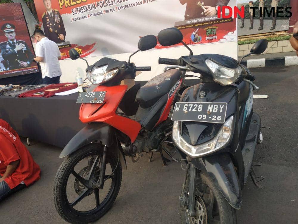 Barang bukti motor para pembegal di Surabaya. IDN Times/Khusnul Hasana.
