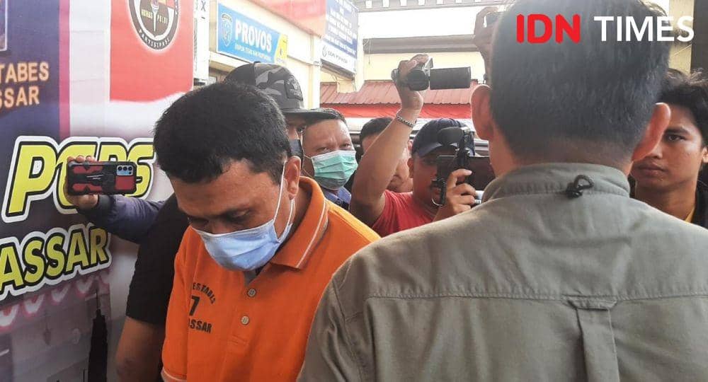 Pengedar narkoba jenis sabu dengan barang bukti 416 gram, An saat dirilis Polrestabes Makassar, Rabu (6/7/2022). Dahrul Amri/IDN Times Sulsel