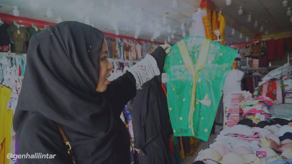 Gen Halilintar beli oleh-oleh untuk Ameena (youtube/Gen Halilintar)