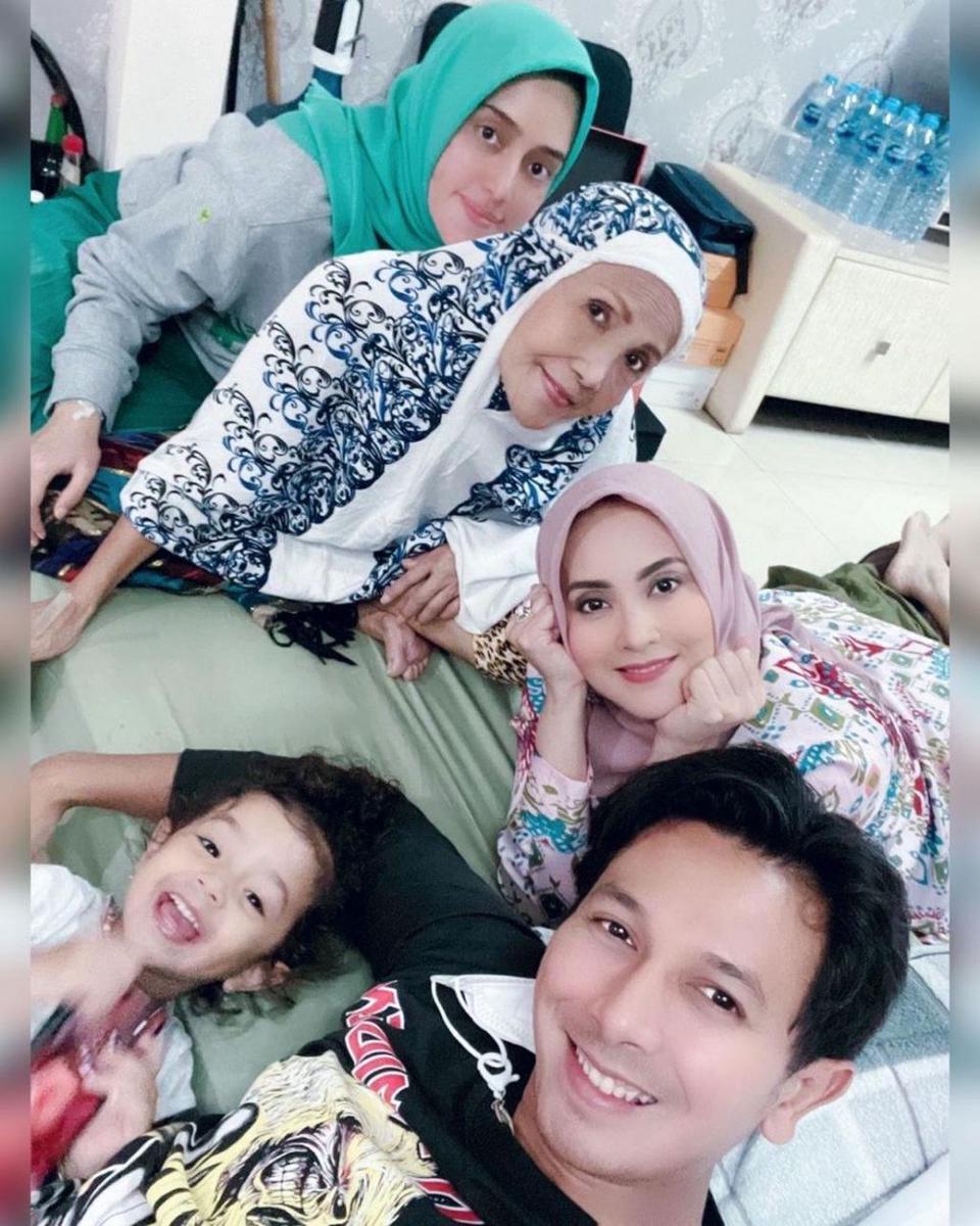 Elma Theana dan keluarga (instagram.com/elmatheana)