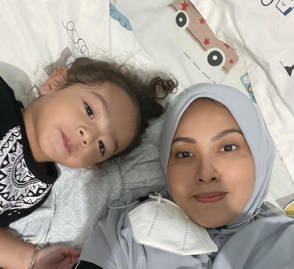 Elma Theana dan keponakan (instagram.com/elmatheana)