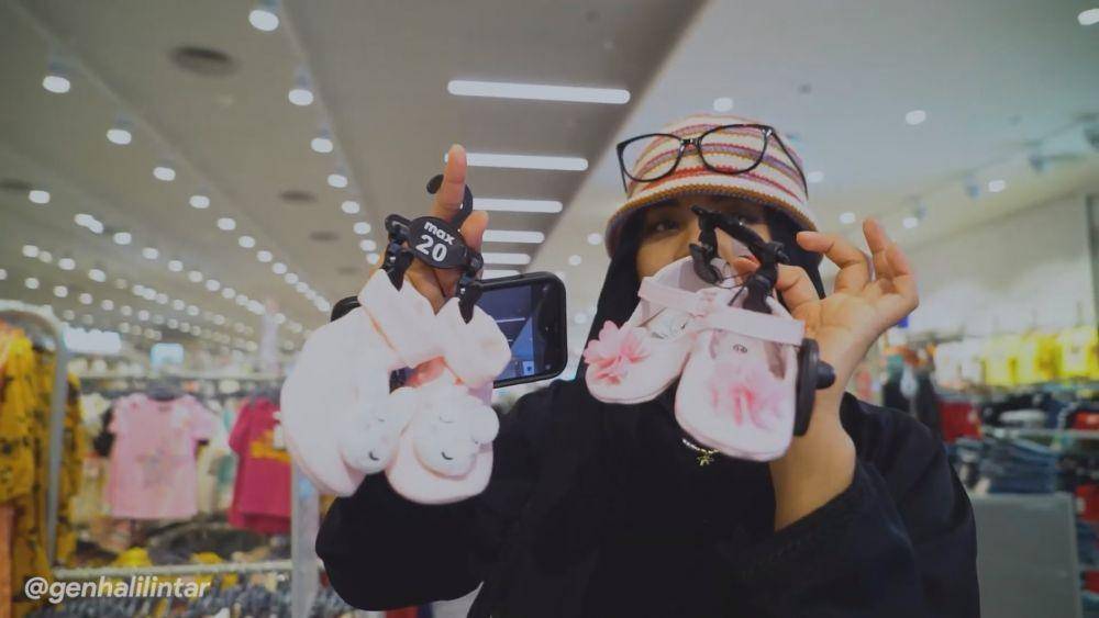 Gen Halilintar beli oleh-oleh untuk Ameena (youtube/Gen Halilintar)