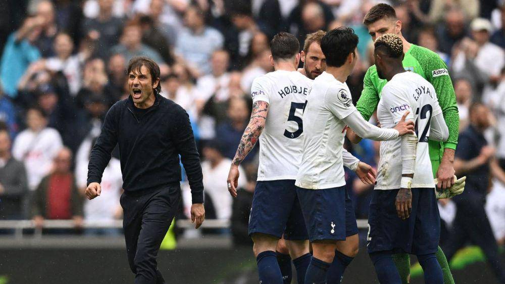 selebrasi kemenangan Antonio Conte (premierleague.com)