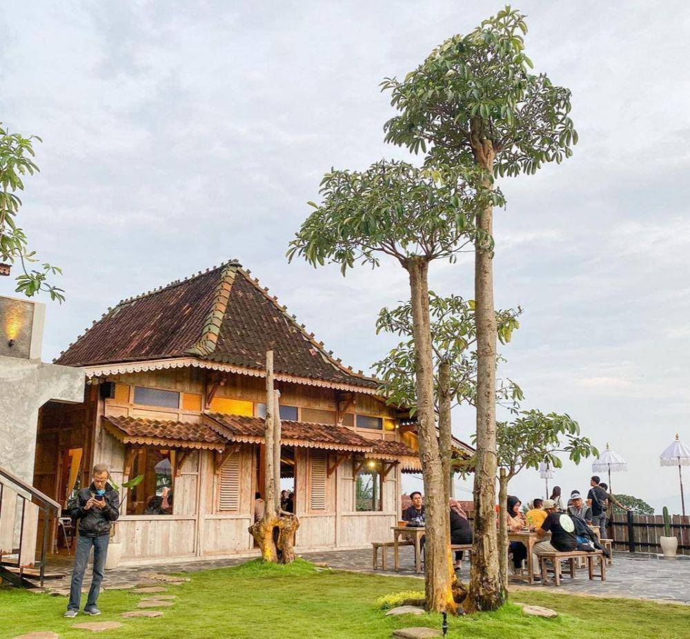 Tungkubumi Resto (instagram.com/laperdisemarang)