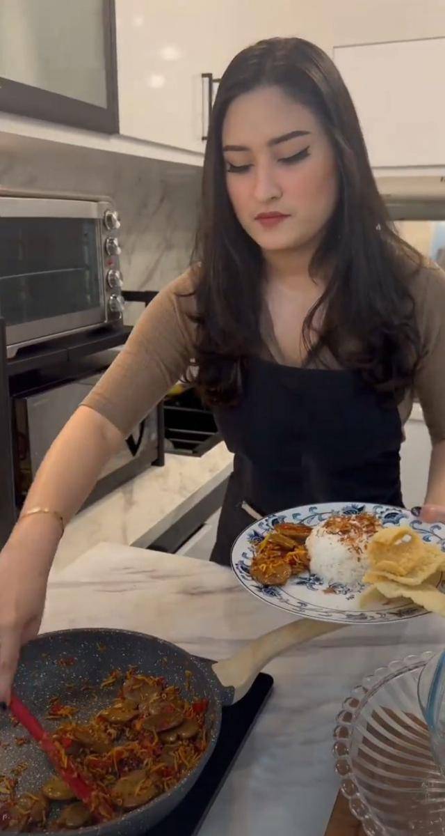 Angbeen Rishi Masak (instagram.com/angbeenrishi)