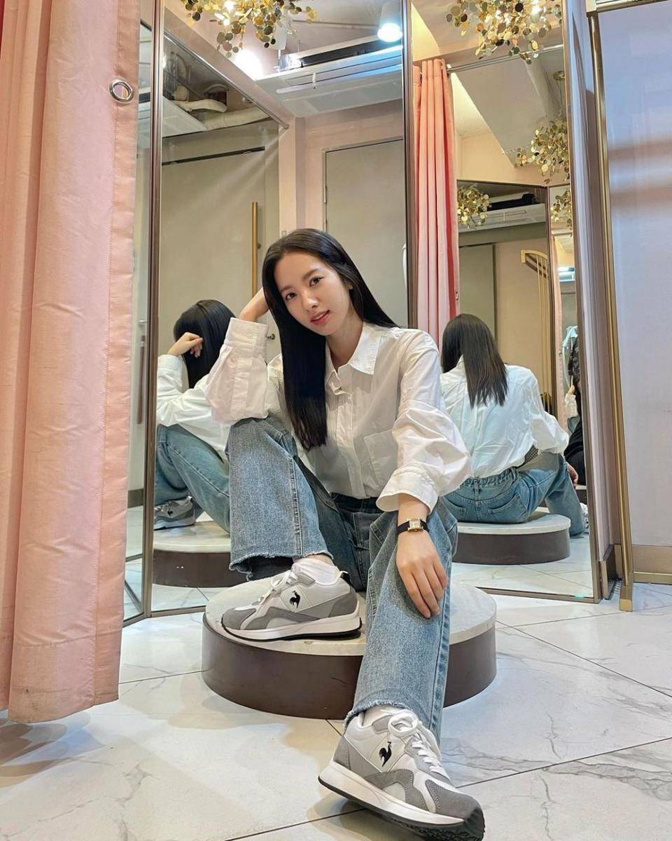 Inspirasi outfit ala Bona WJSN (Instagram.com/bn_95819)