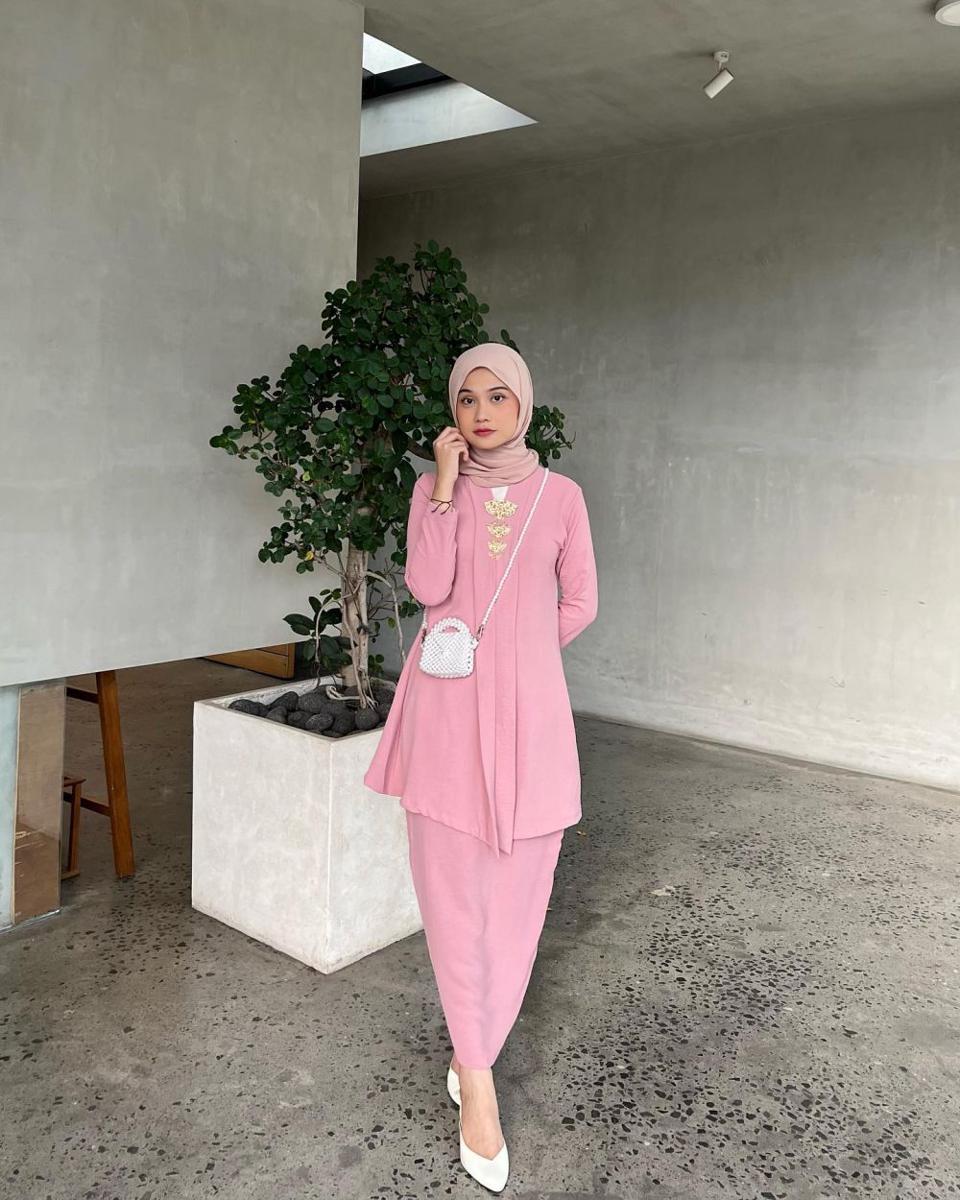 OOTD kondangan ala selebgram Amelia Andani (instagram.com/ameliandanii)