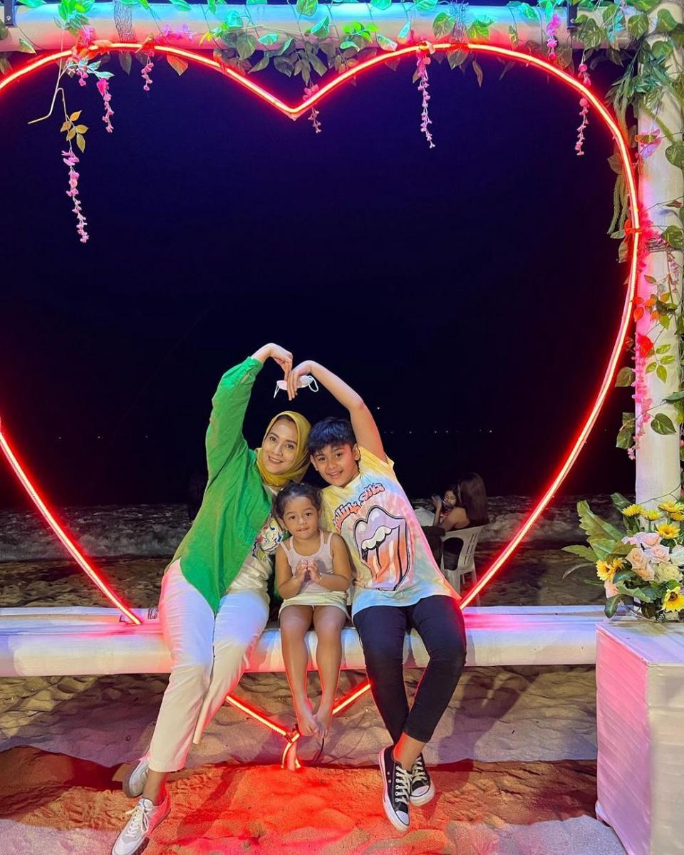Elma Theana dan keponakan (instagram.com/elmatheana)