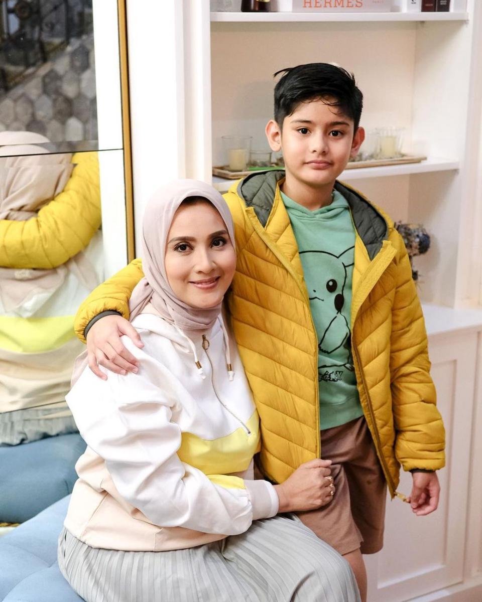 Elma Theana dan keponakan (instagram.com/elmatheana)