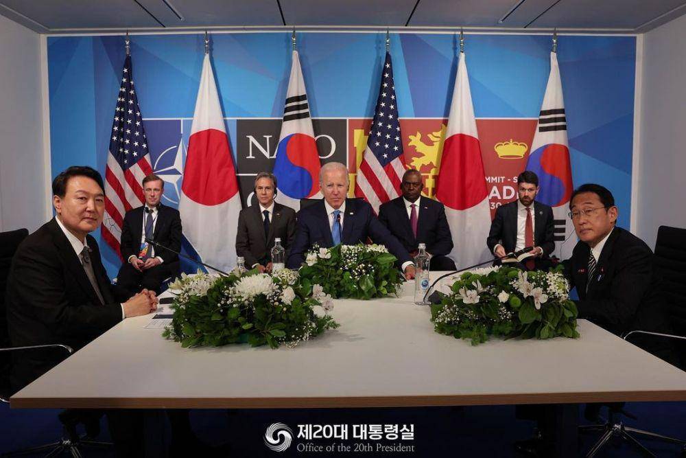 ilustrasi pertemuan trilateral Jepang, Korsel, dan AS (instagram.com/sukyeol.yoon)