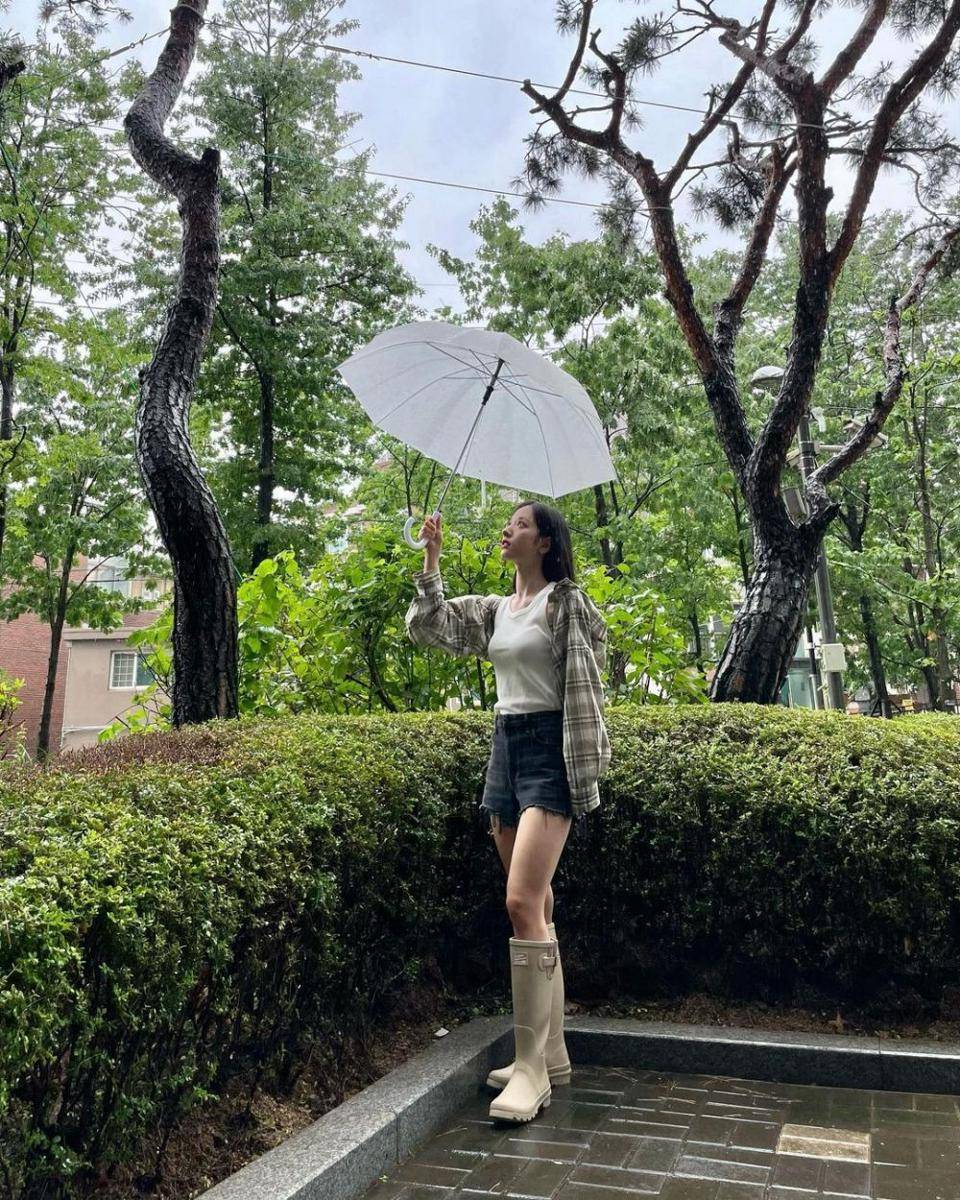 Inspirasi outfit ala Bona WJSN (Instagram.com/bn_95819)