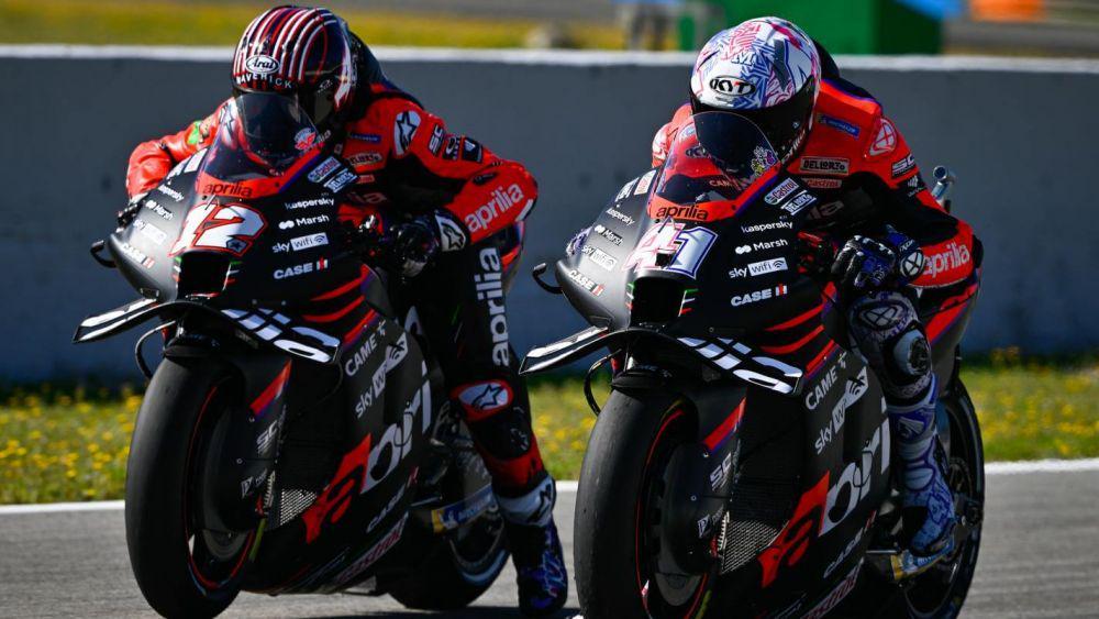 Maverick Vinales dan Aleix Espargaro (motogp.com)