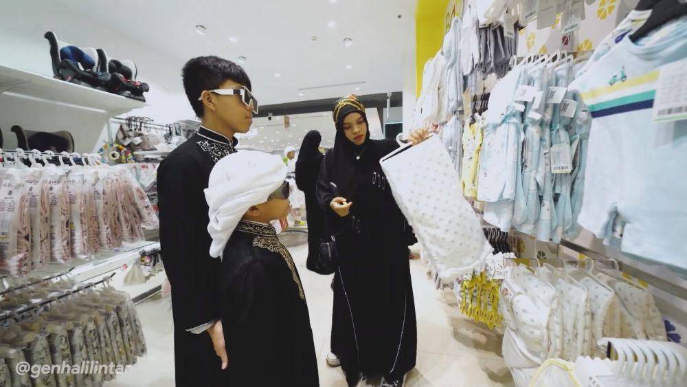 Gen Halilintar beli oleh-oleh untuk Ameena (youtube/Gen Halilintar)