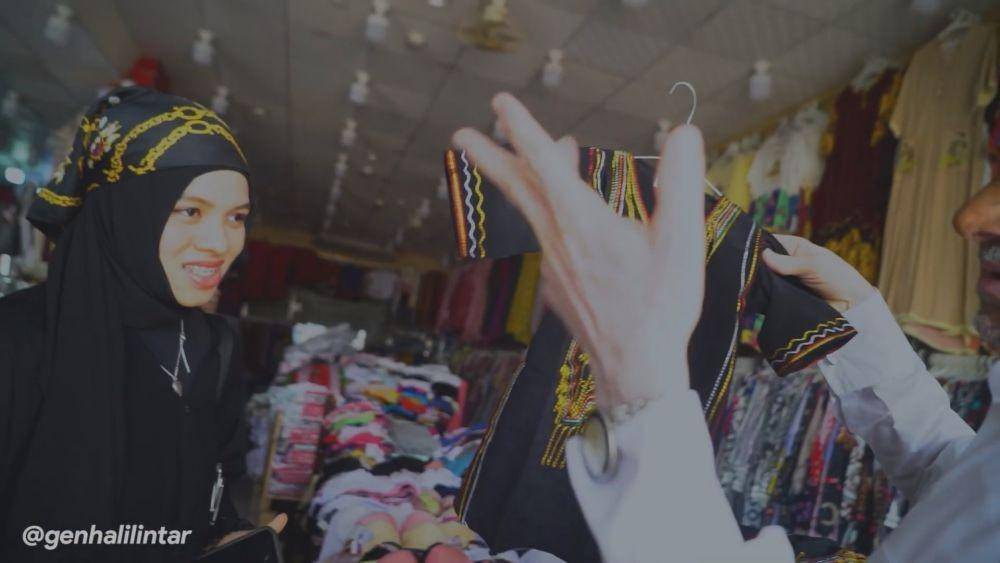 Gen Halilintar beli oleh-oleh untuk Ameena (youtube/Gen Halilintar)