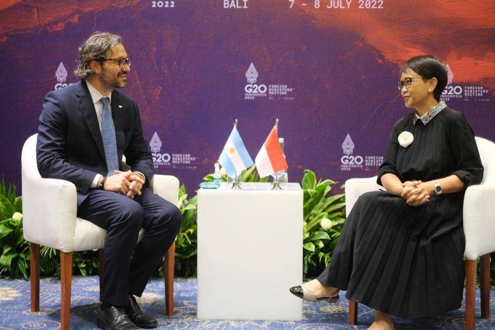 Menlu Retno Marsudi dan Menlu Argentina Santiago Cafiero. (dok. Kemlu RI)