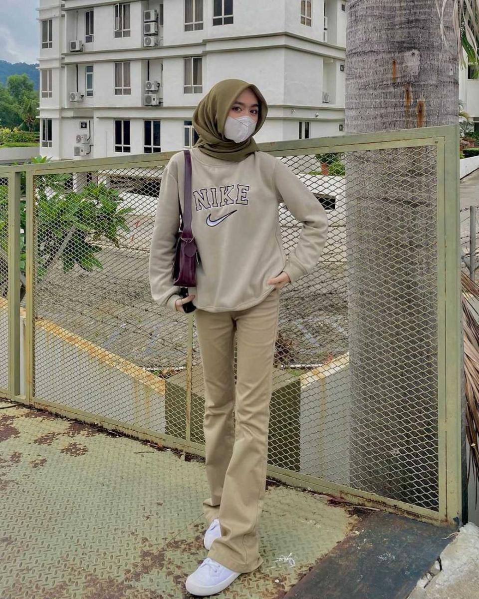potret Inspirasi OOTD Sweater (instagram.com/m.firyasmina)