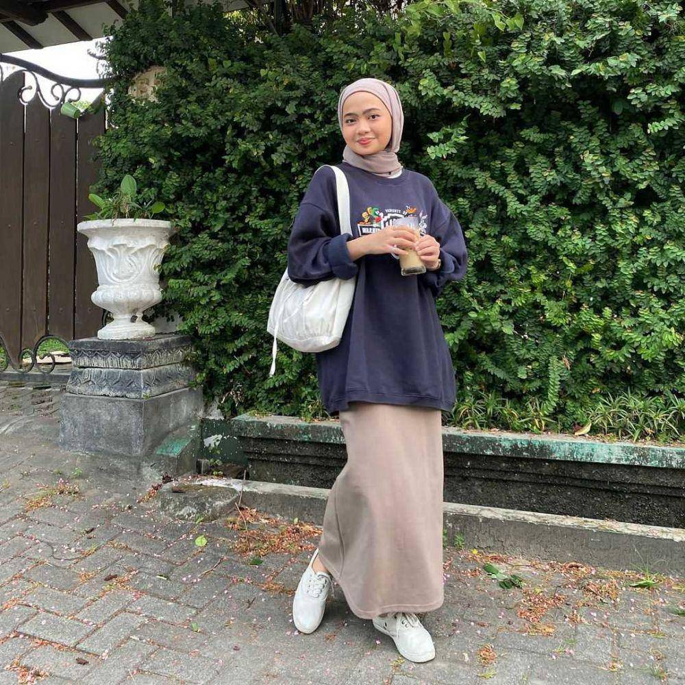 potret Inspirasi OOTD Sweater (instagram.com/maryamnurul)