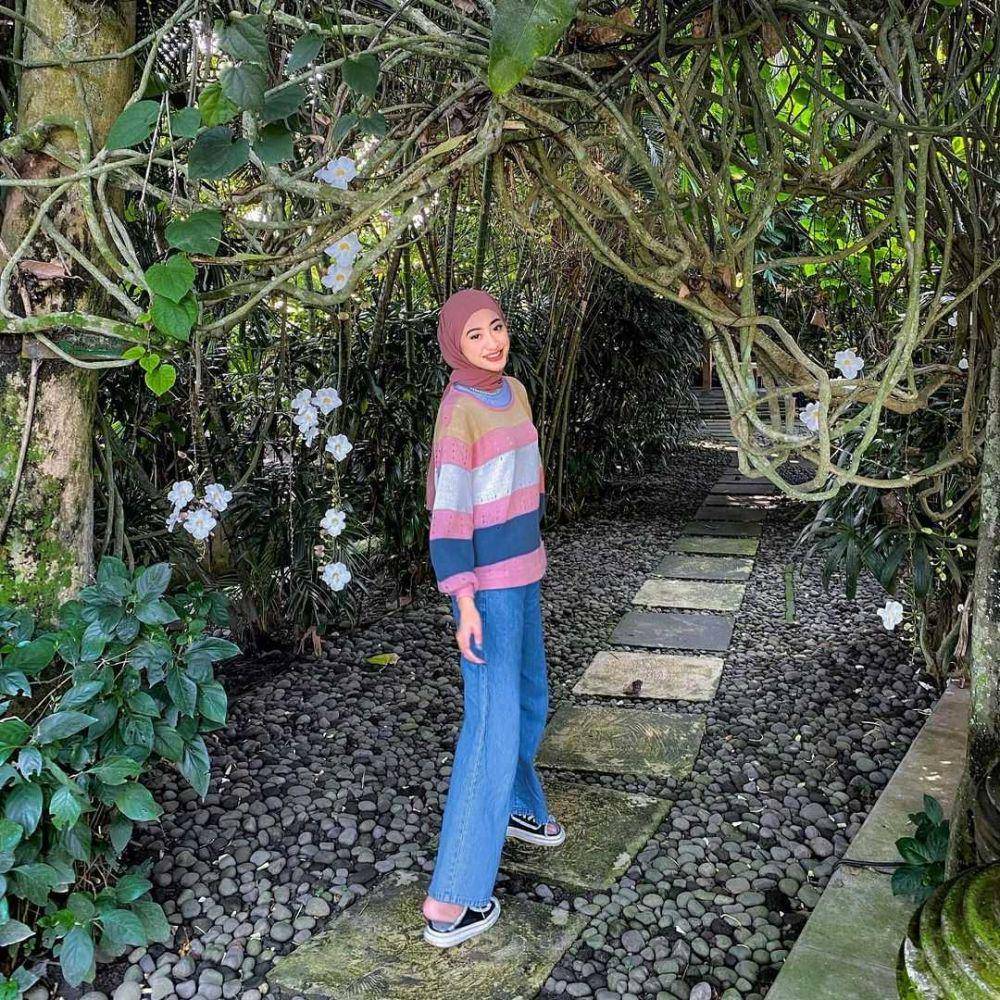 potret Inspirasi OOTD Sweater (instagram.com/azzllia)