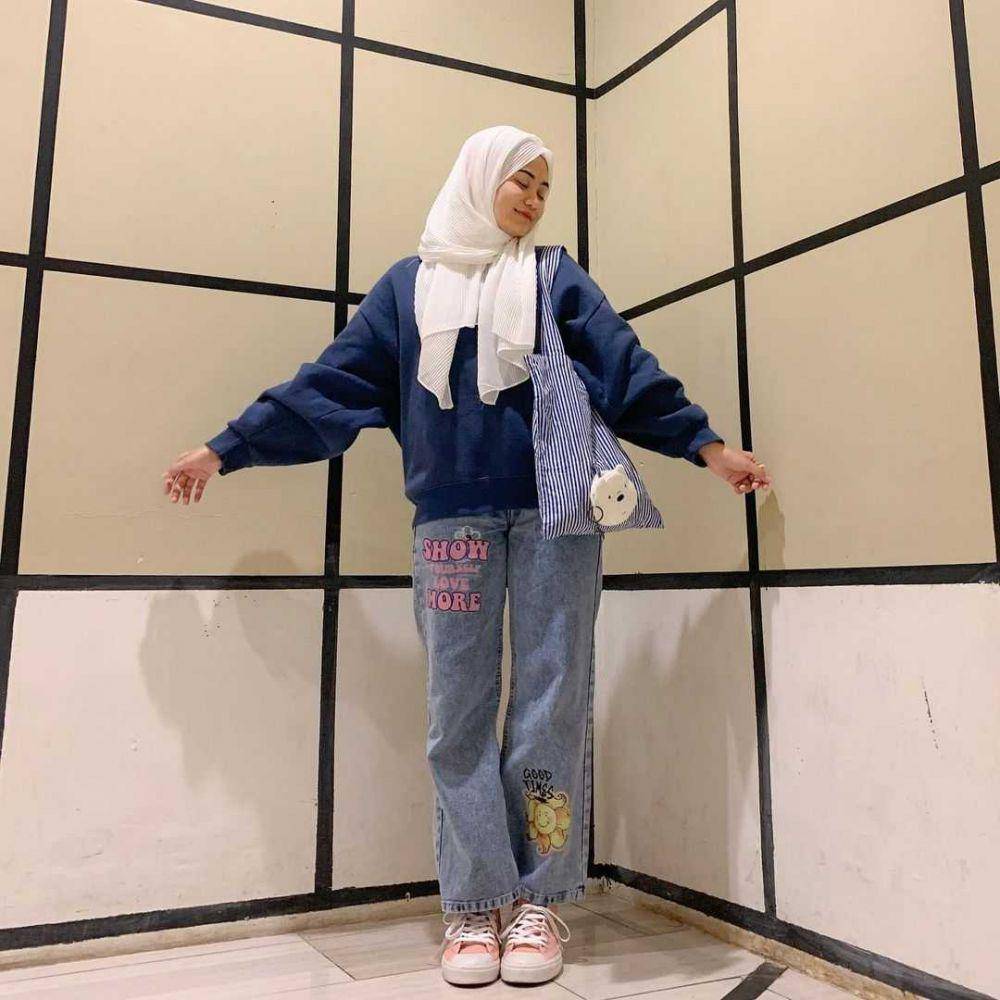 potret Inspirasi OOTD Sweater (instagram.com/clarestarara_)