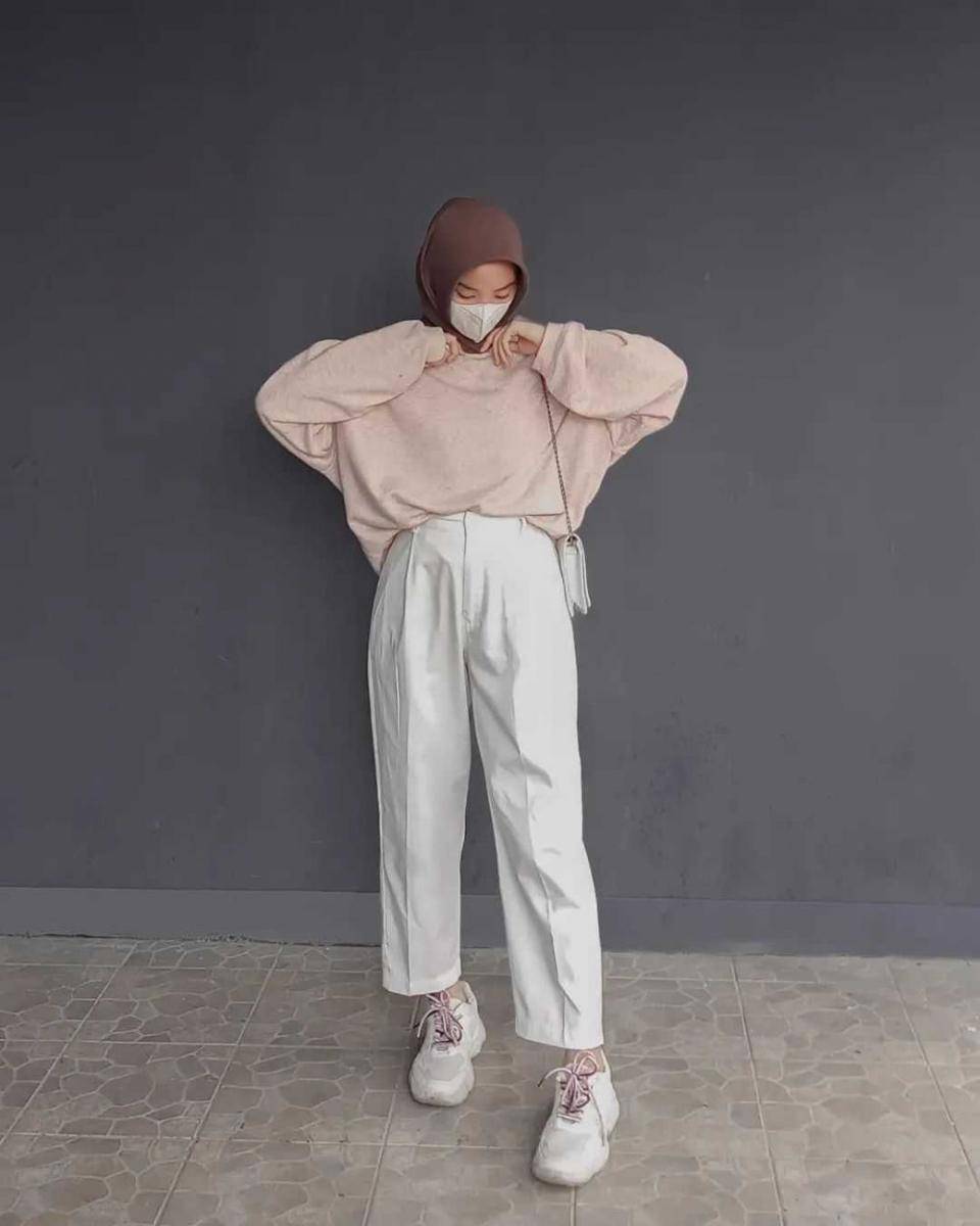 potret Inspirasi OOTD Sweater (instagram.com/cindydelina)