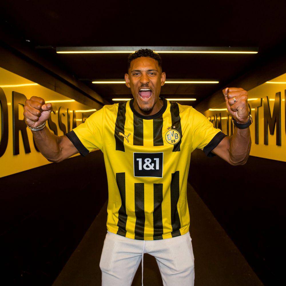 Sebastien Haller resmi merapat ke Borussia Dortmund. (twitter.com/BlackYellow)