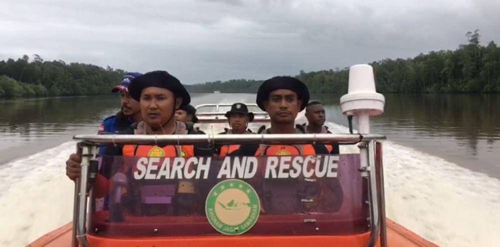 Tim SAR gabungan saat bertolak dari dermaga SAR menuju ke lokasi tenggelamnya KM Usaha Baru dok/IDN Times