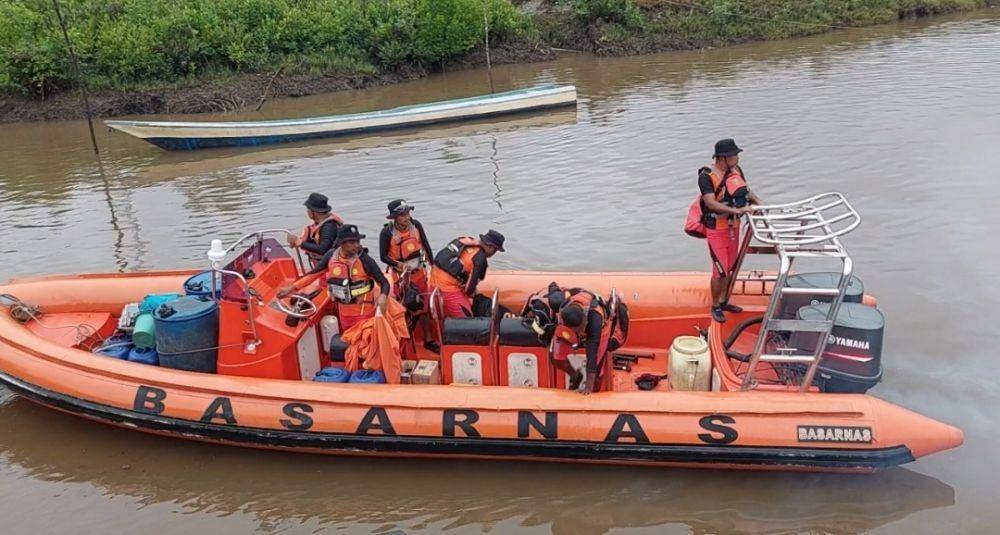 Tim SAR gabungan saat bertolak dari dermaga SAR menuju ke lokasi tenggelamnya KM Usaha Baru dok/IDN Times