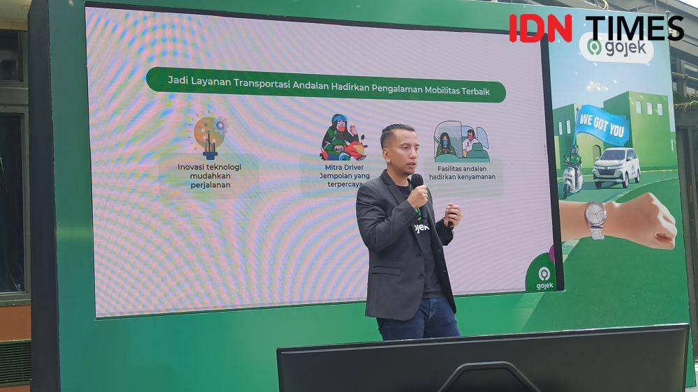 Head of Global Marketing Gojek, Amanda Parikesit dalam konferensi pers yang berlangsung di Lucy in The Sky, Sudirman, Jakarta pada Kamis (7/7/2022). (IDN Times/Kamila Sayara Avicena)