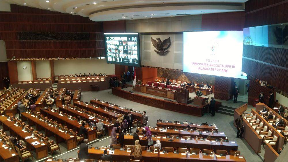 Suasana Rapat Paripurna ke-28 masa persidangan V Tahun Sidang 2021-2022 (Rivera Jesica Souisa/IDN Times)