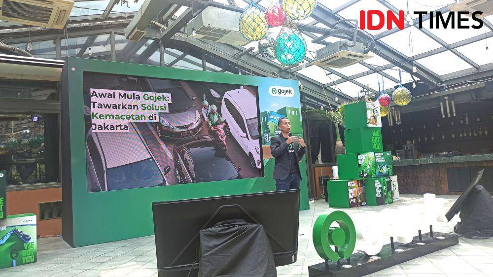Head of Global Marketing Gojek, Amanda Parikesit dalam konferensi pers yang berlangsung di Lucy in The Sky, Sudirman, Jakarta pada Kamis (7/7/2022). (IDN Times/Kamila Sayara Avicena)