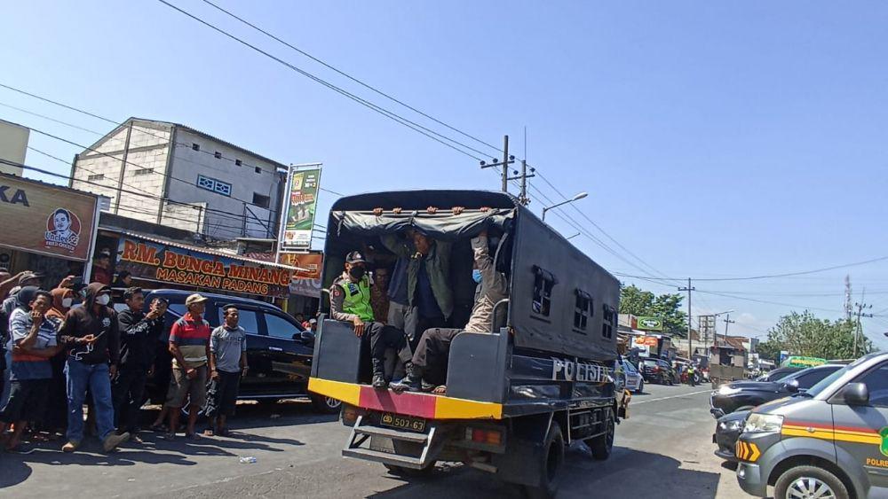 3 Truk Angkut Massa Pendukung MSAT dari Pesantren di Jombang