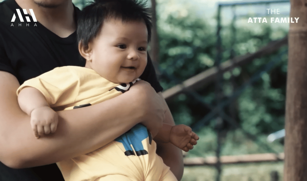 momen Ameena bertemu sapi kurban Mega Lodon (youtube.com/attahalilintar)