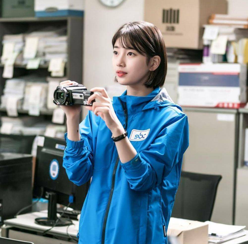 Bae Suzy di drama While You Were Sleeping (instagram.com/jypactors_official)
