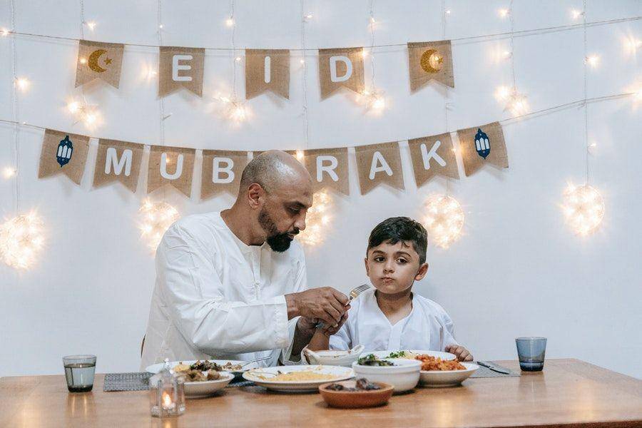 ilustrasi berkumpul lebaran (pexels.com/Timur Weber)