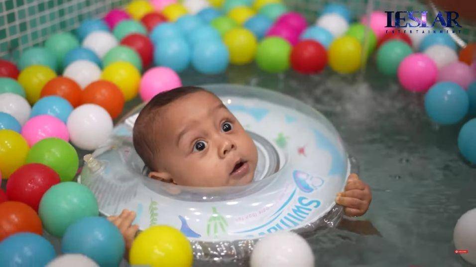 potret baby Leslar saat spa (dok.YouTube/Leslar Entertainment)