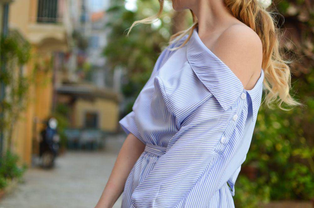 ilustrasi penggunaan midi dress motif garis (unsplash.com/Tamara Bellis)